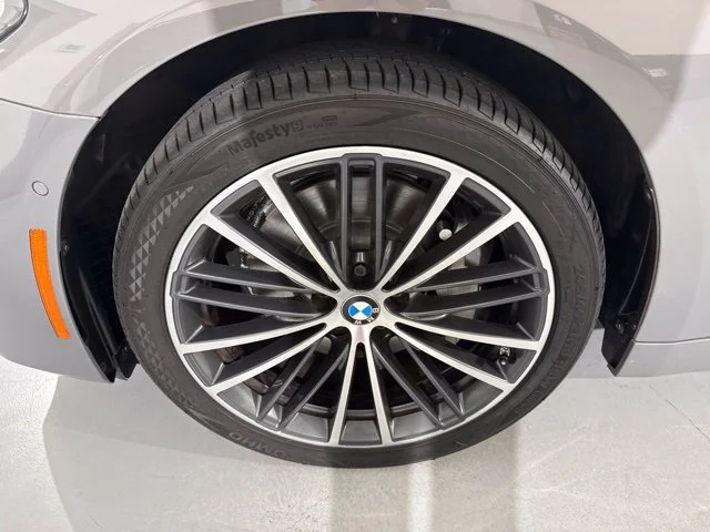 Used 2021 Gray BMW 530i xDrive image 5