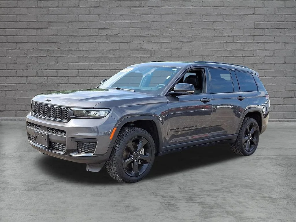 Used 2023 Gray Jeep Altitude 4x4 image 6