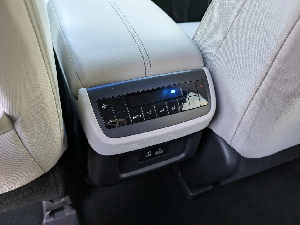 Used 2022 Gray Nissan SV image 17