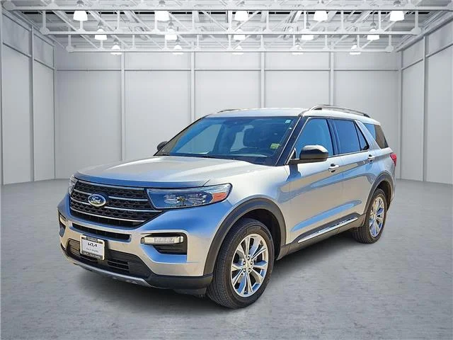 Used 2023 Iconic Silver Metallic Ford XLT 4x4 image 1