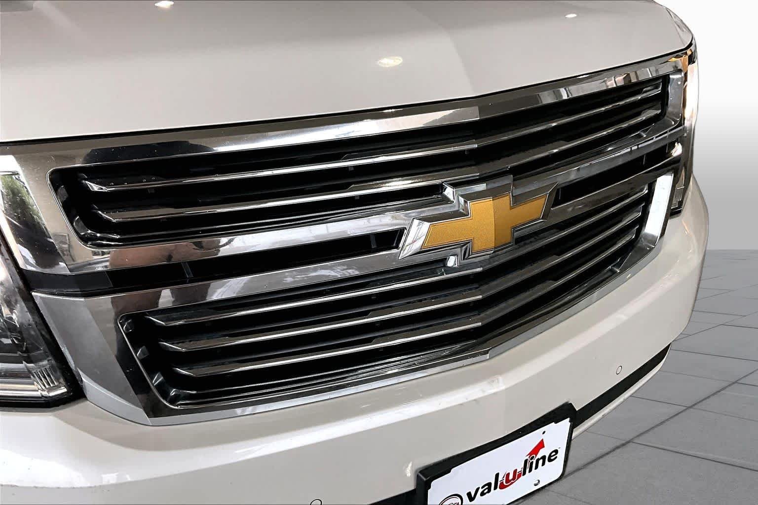 Used 2017 Iridescent Pearl Tricoat Chevrolet Premier image 30