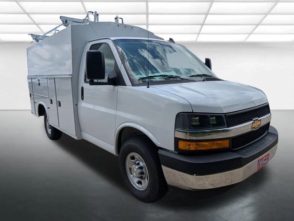 New 2026 Summit White Chevrolet 1WT image 1