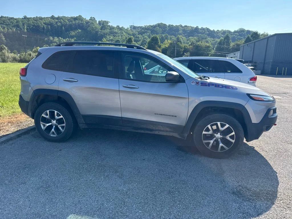 Used 2018 Billet Silver Metallic Jeep Trailhawk image 14