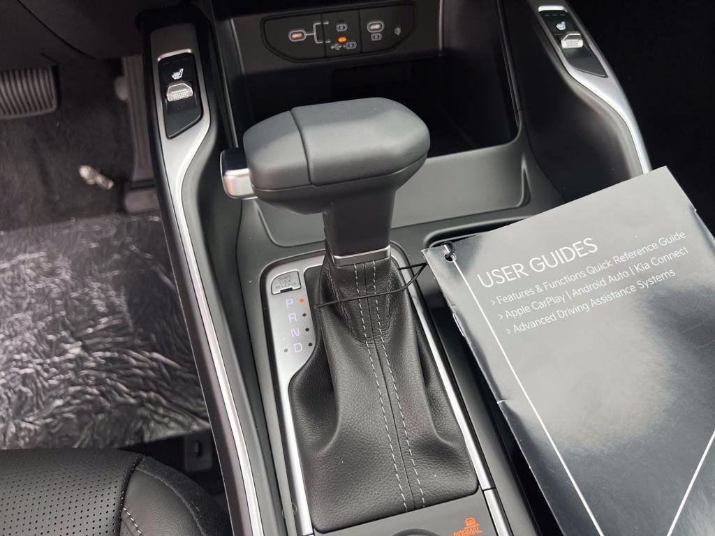 2025 Kia Sorento S - Photo 23