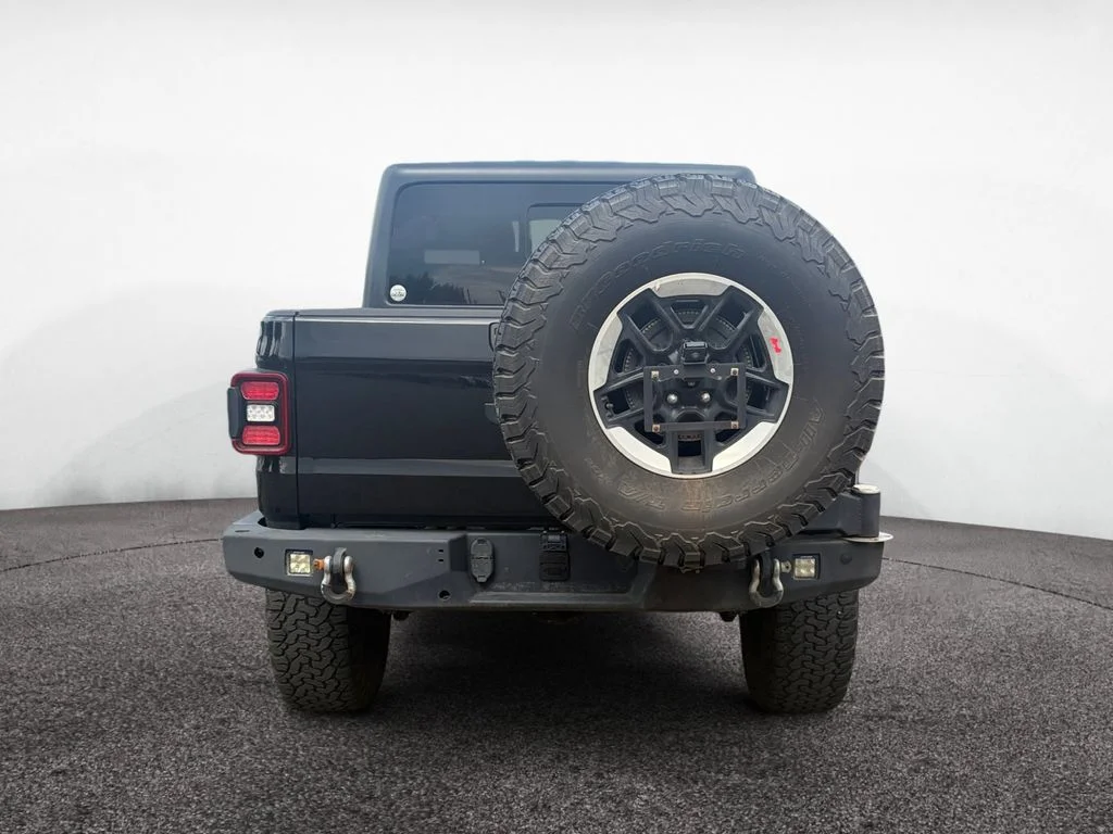 Used 2020 Black Jeep Sport image 3
