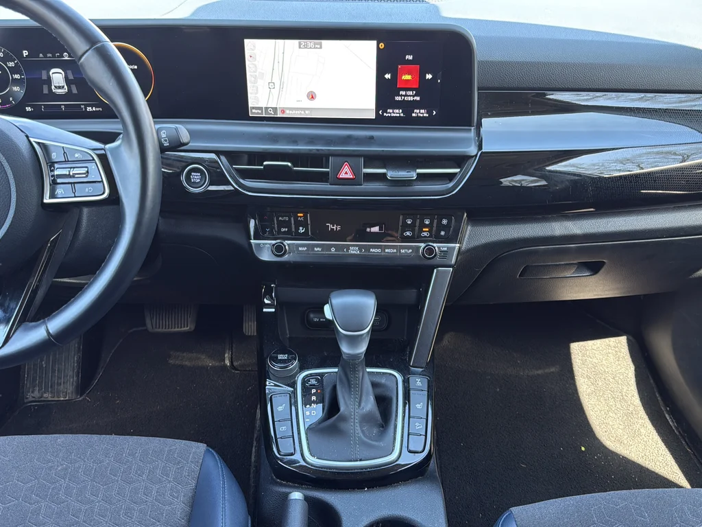 Used 2024 White Kia S image 22