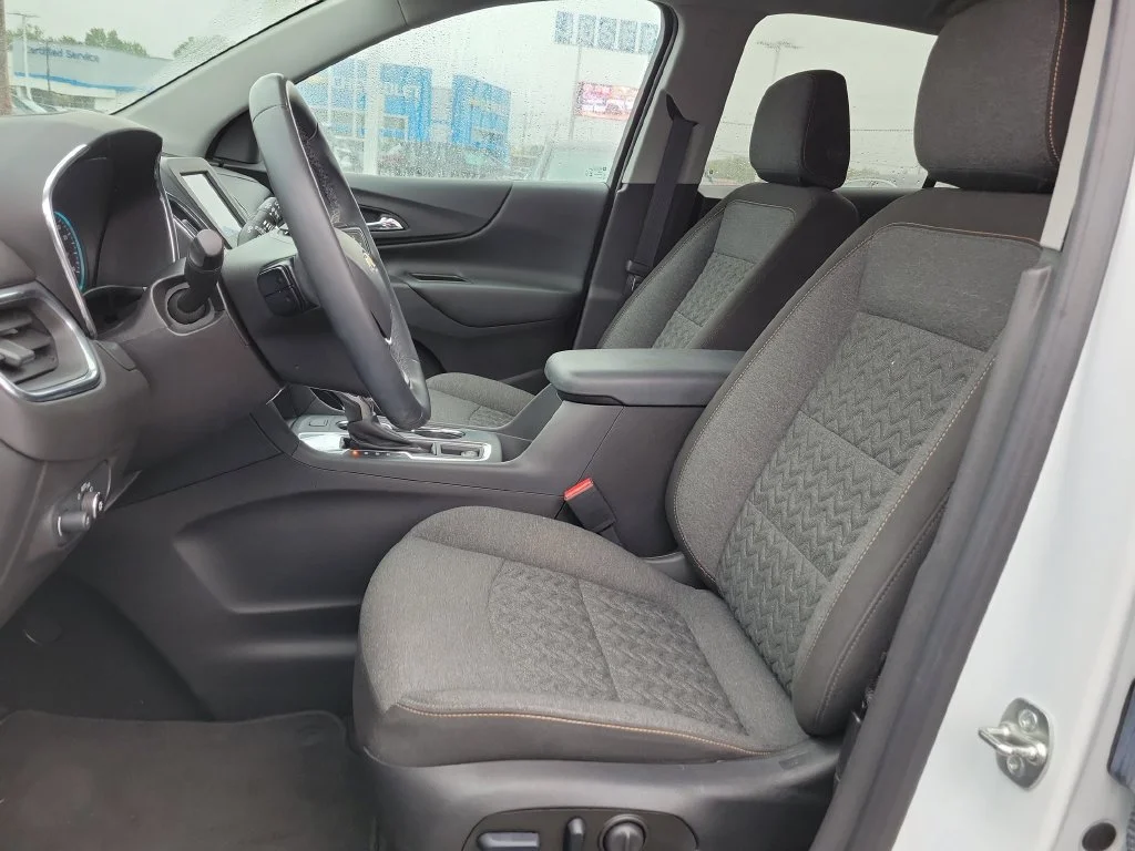 Used 2024 Summit White Chevrolet LT image 21