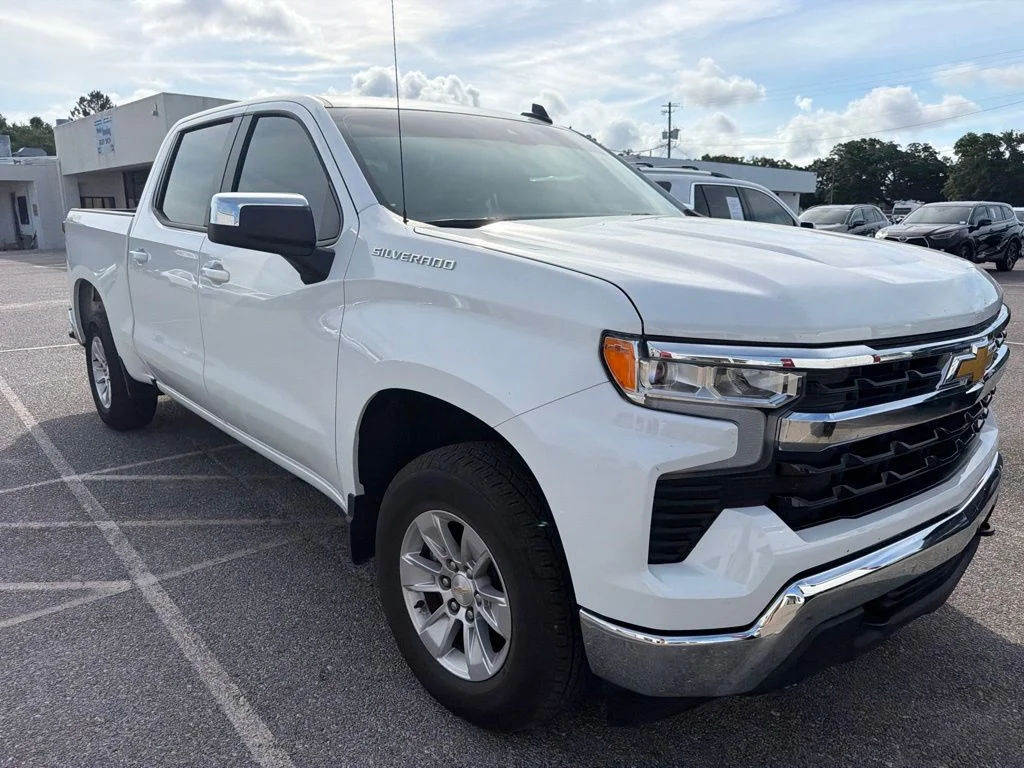 Used 2026 White Chevrolet LT image 4