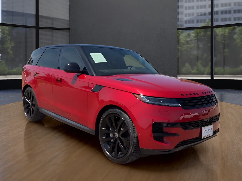 Used 2025  Land Rover SE image 3
