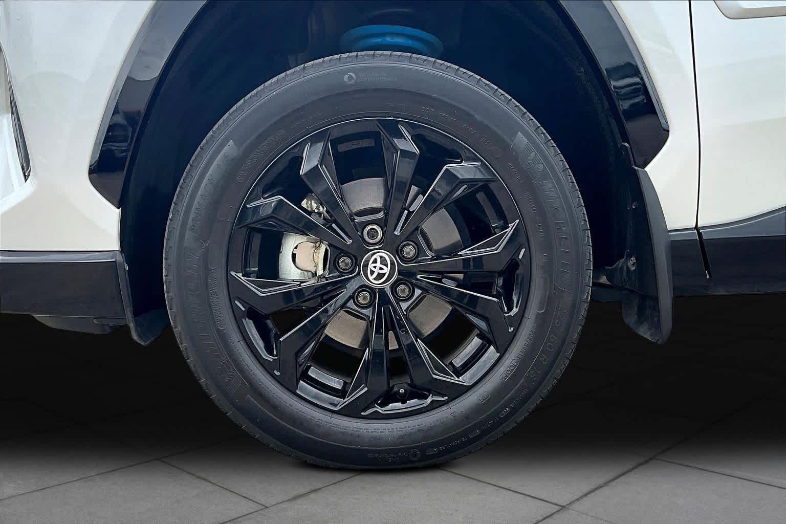 Used 2023 Wind Chill Pearl/Midnight Black Metallic Toyota Hybrid XSE image 11