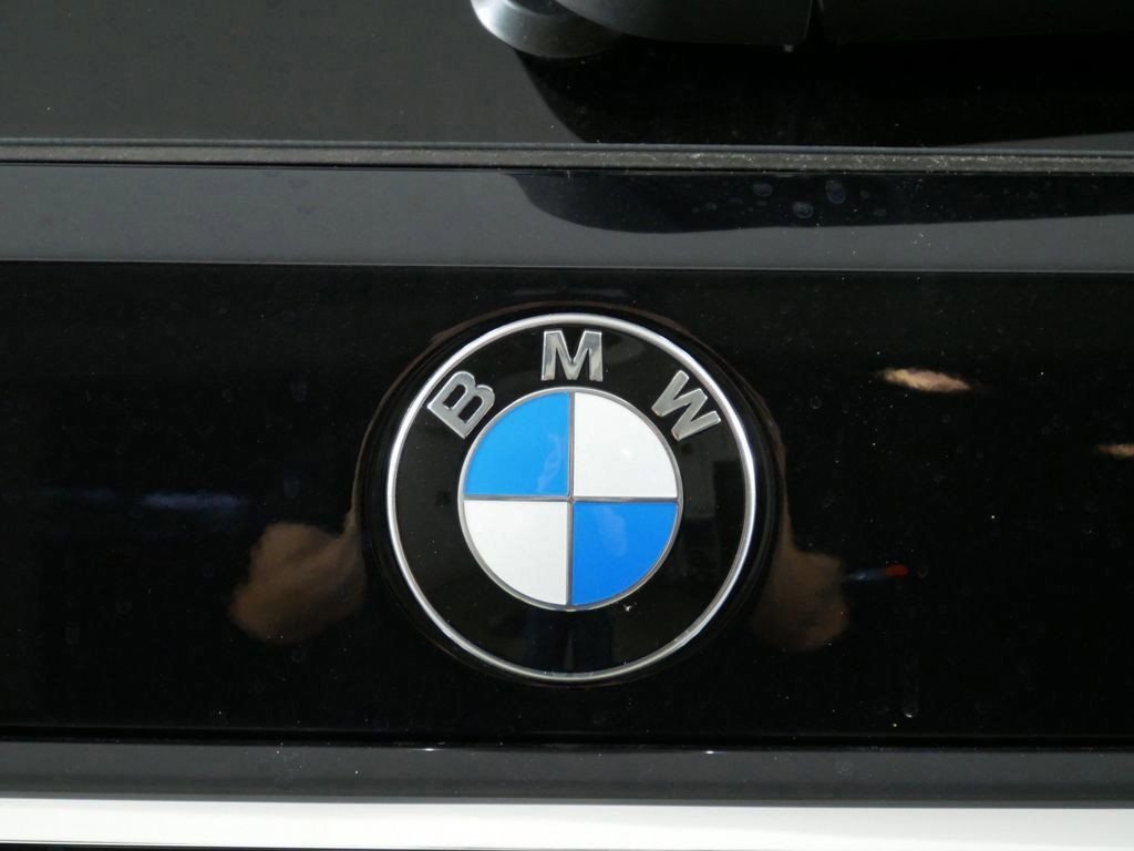 Used 2026 Black Sapphire Metallic BMW xDrive40i image 11