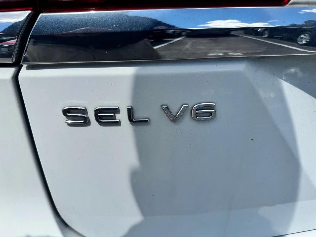 Used 2021 White Volkswagen SEL Premium image 9