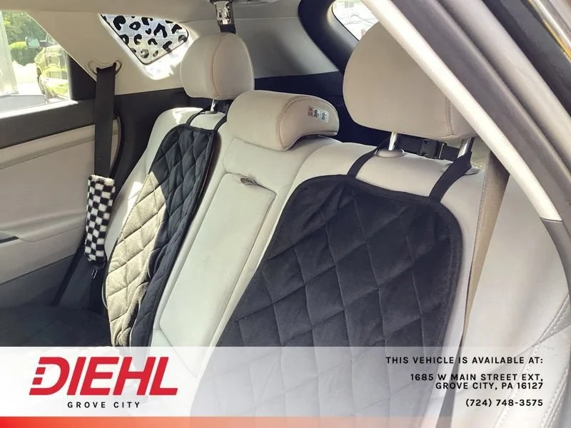 Used 2018 Black Hyundai SE image 12