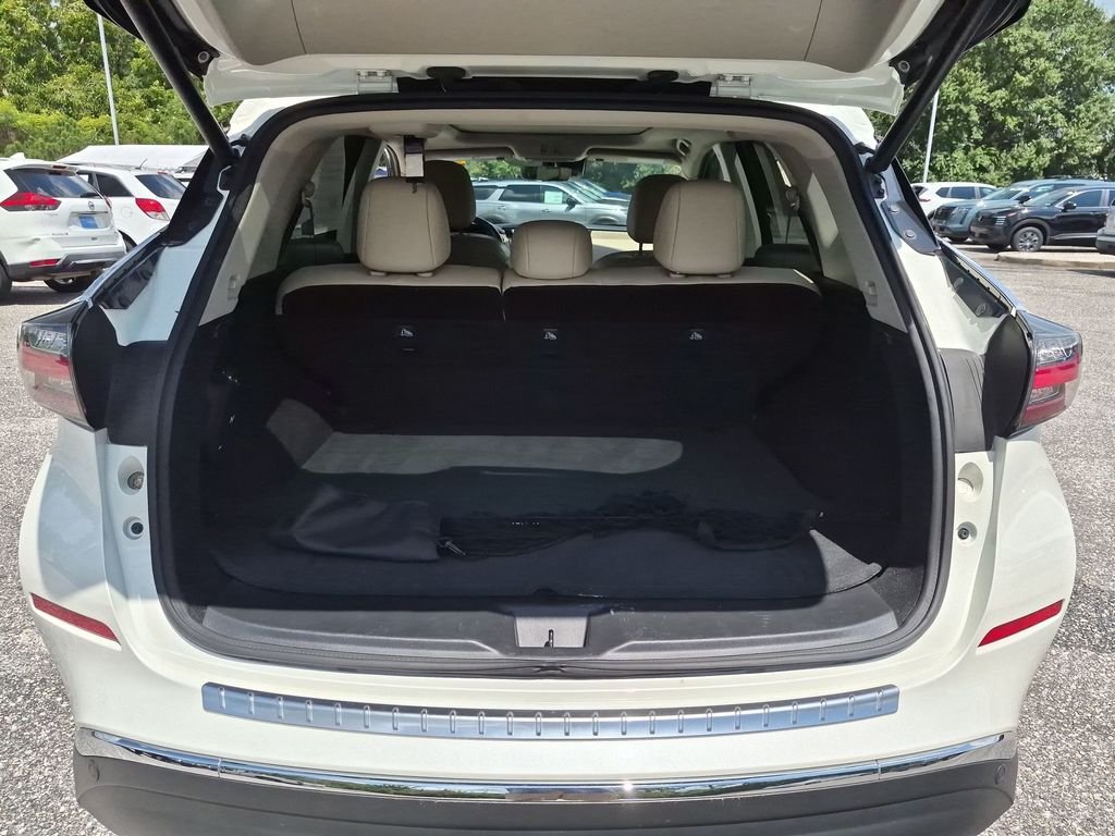 Used 2022 White Nissan SL image 31