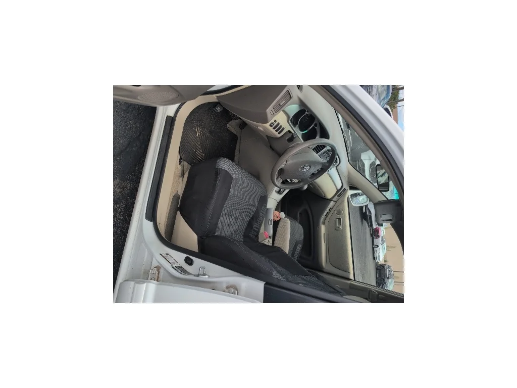 Used 2005  Toyota  image 3