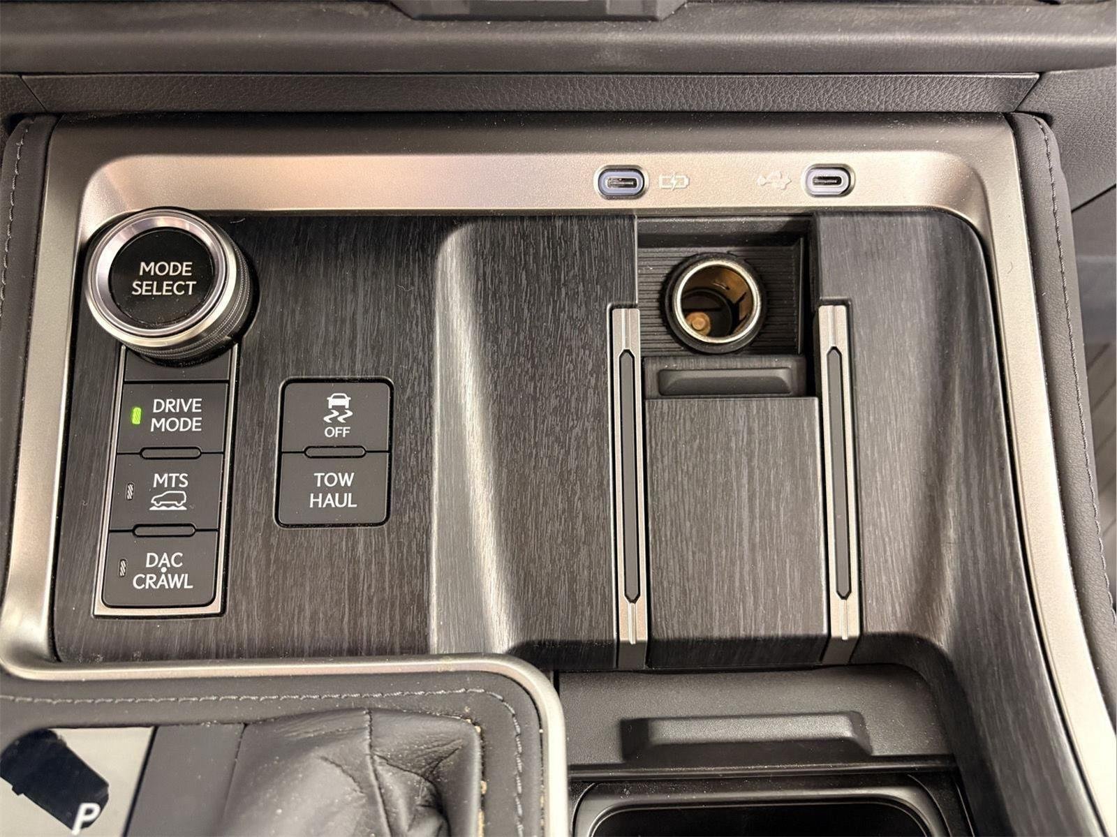 Used 2025 Nori Green Pearl Lexus GX 550 Overtrail image 35