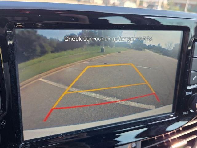 Used 2018 White Hyundai Base image 20
