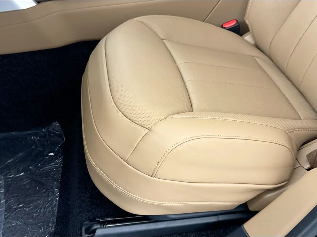 New 2026 Santorini Black Land Rover SE image 20