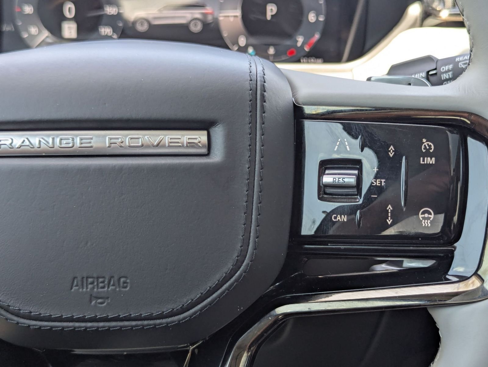 Used 2025  Land Rover S image 14