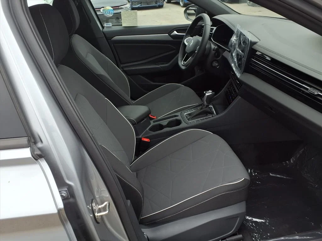 Used 2025 Silver Volkswagen 1.5T Sport image 23