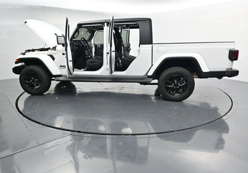 Used 2021 White Jeep Sport image 41
