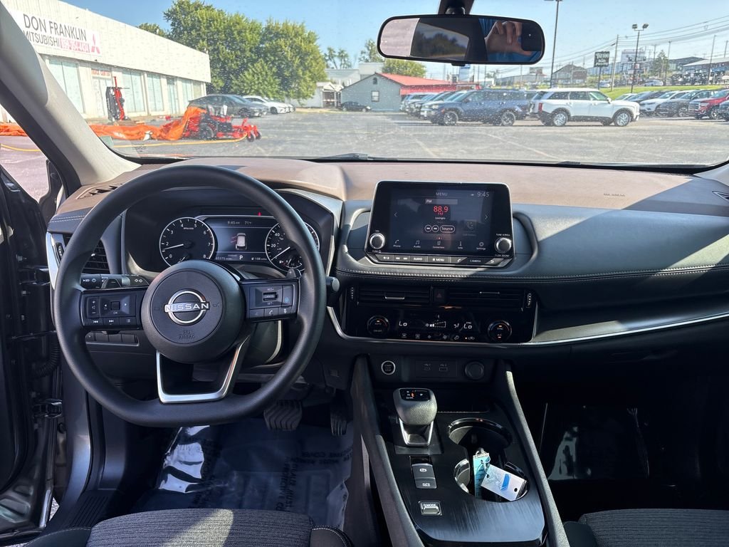 Used 2022 Gray Nissan SV image 15