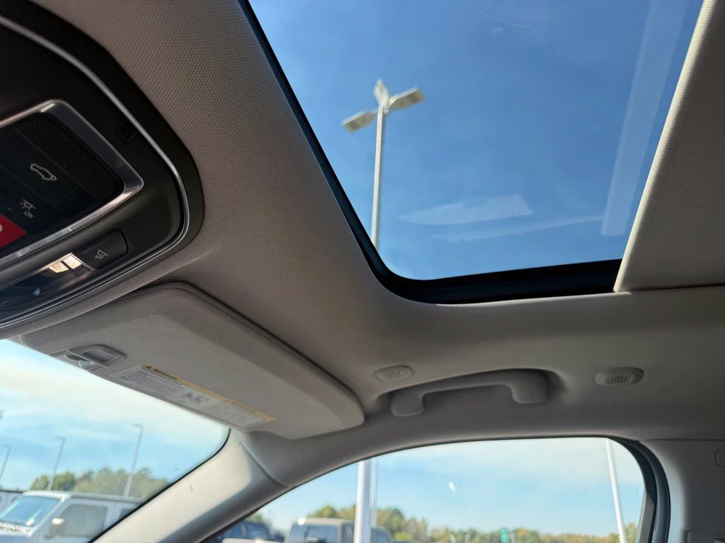 Used 2022 White Jeep Limited image 16
