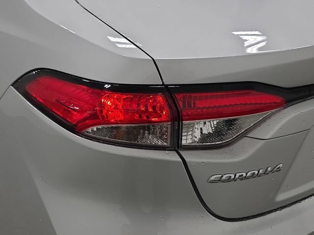 Certified Used 2024 Silver Toyota LE image 27