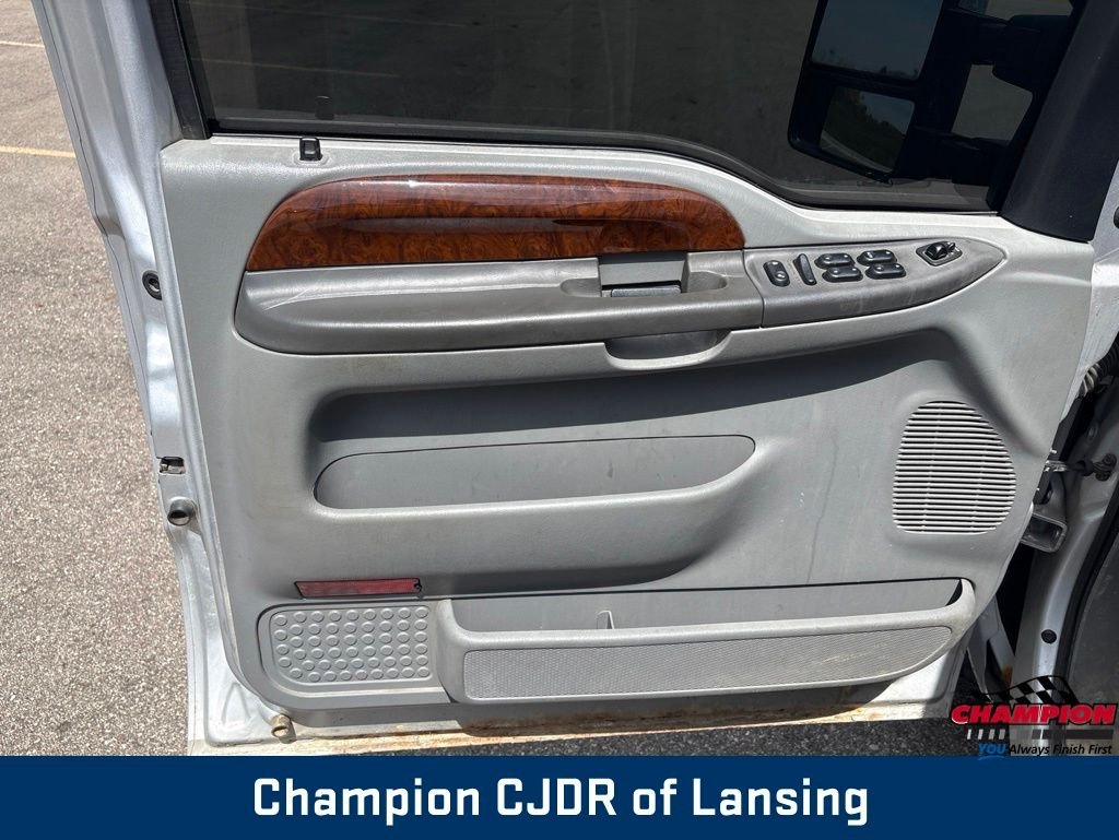 Used 2004 Silver Ford Lariat image 17