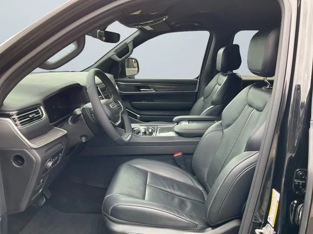 Used 2022 Diamond Black Jeep Series II image 9