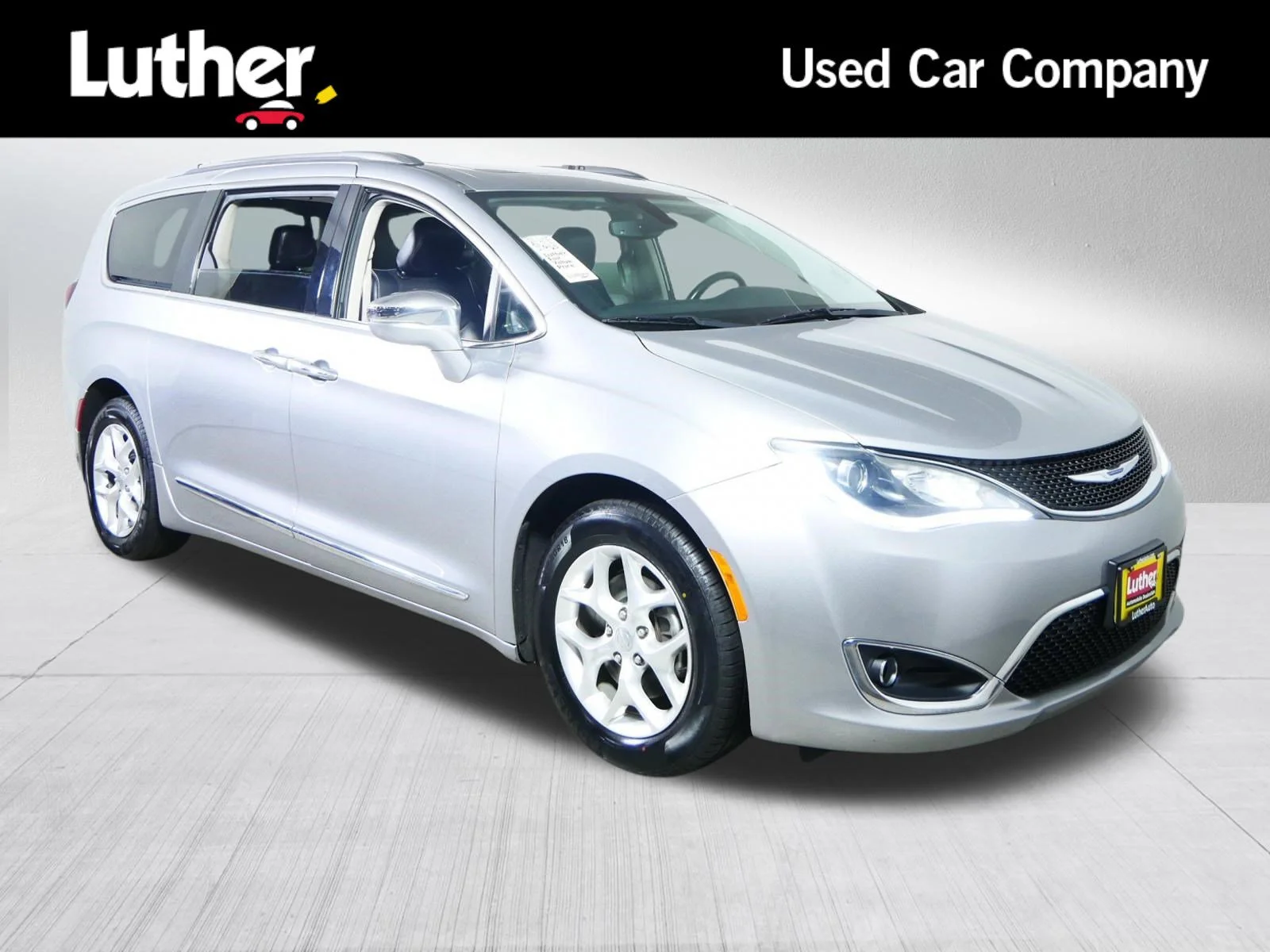 2020 Chrysler Pacifica Limited's photo