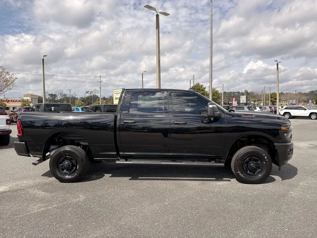 New 2026 Diamond Black Crystal Pearl-Coat Exterior Paint RAM Tradesman image 2
