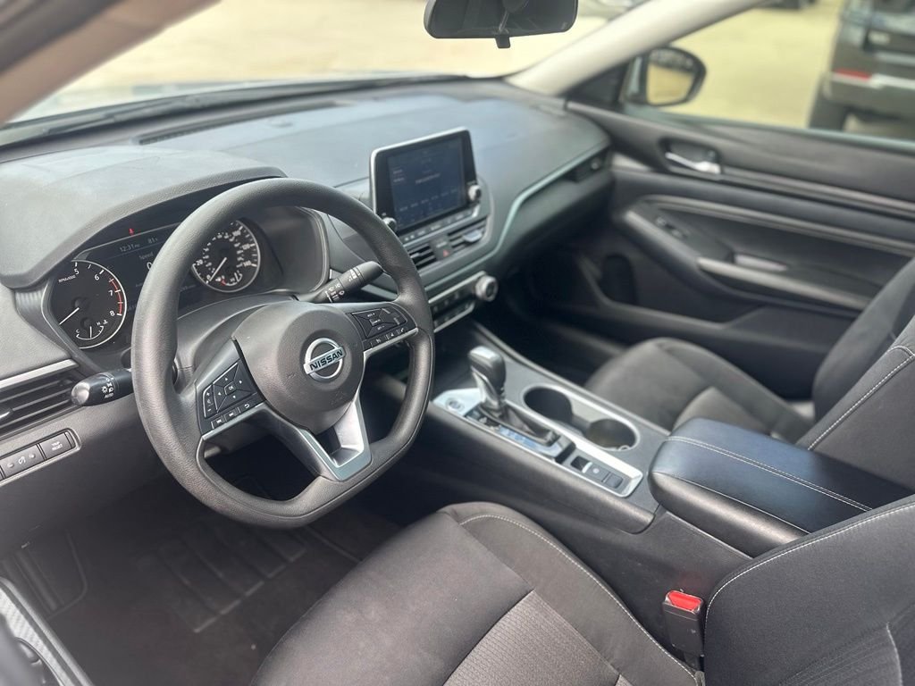 Used 2022 Silver Nissan 2.5 SV image 12