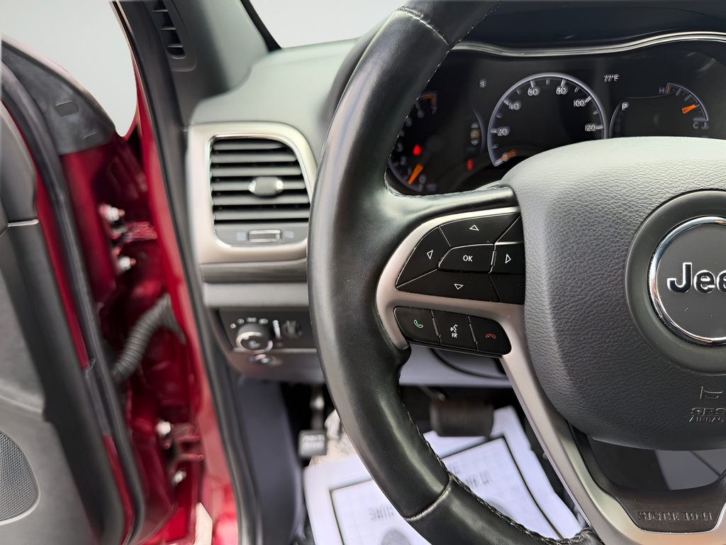 Used 2022 Red Jeep Laredo X image 11