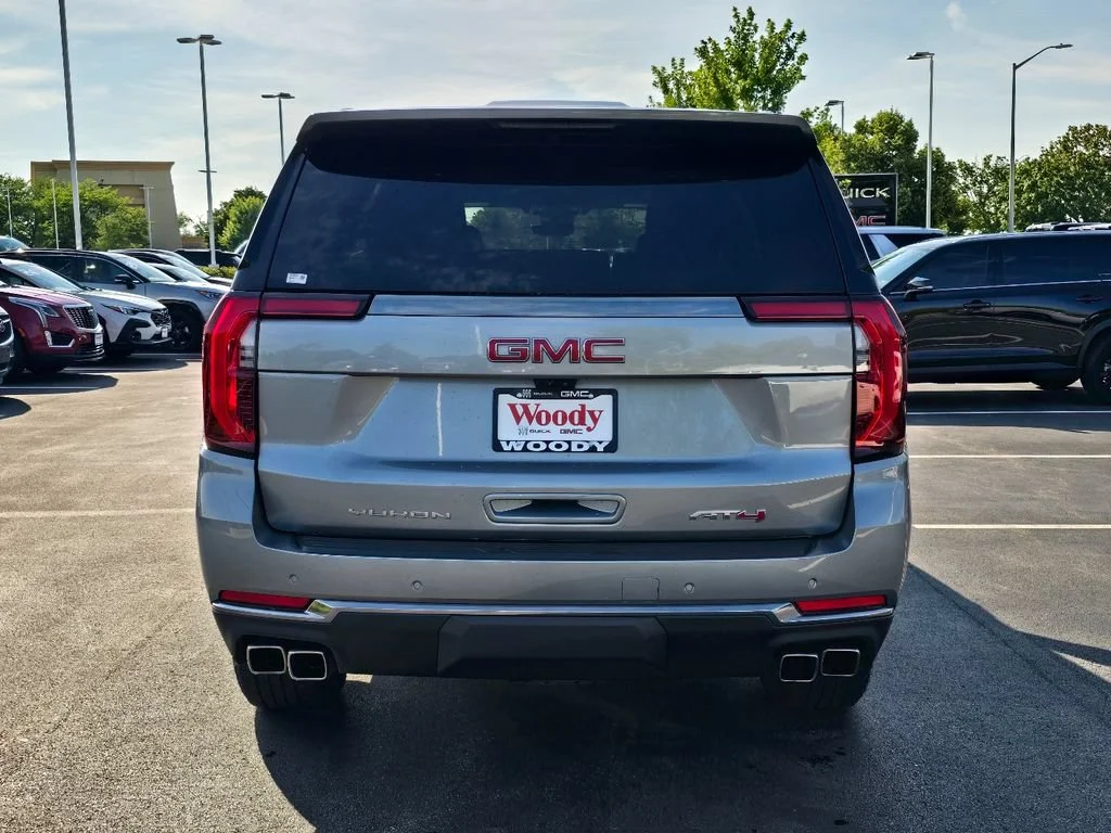 2025 GMC Yukon AT4 - Photo 9