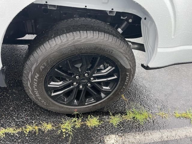 New 2026 Oxford White Ford XLT image 4
