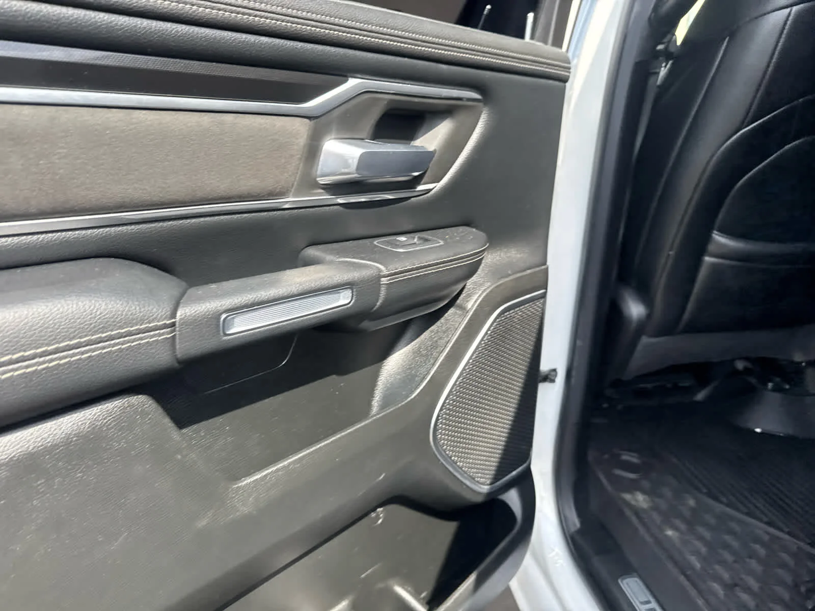 Used 2020 Ivory White Tri-Coat Pearlcoat Ram Laramie image 16