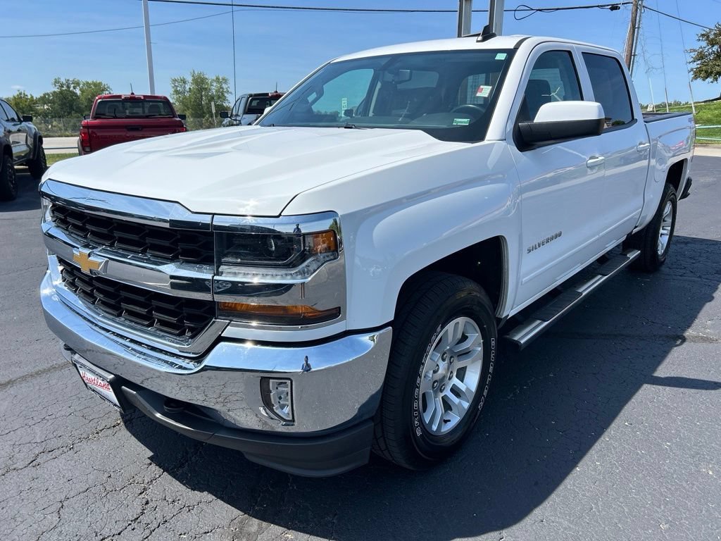 Used 2018 SUMMIT WHITE Chevrolet LT image 9