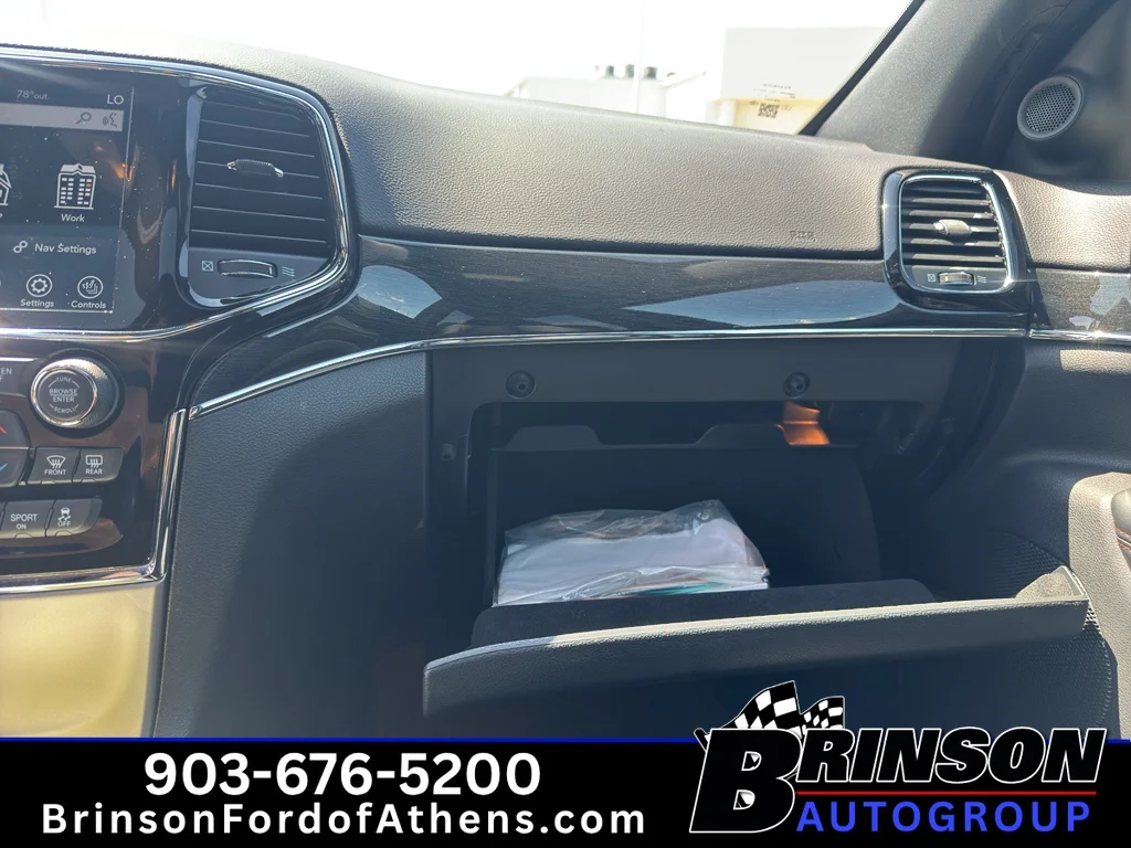 Certified Used 2021 Bright White Clearcoat Jeep Trailhawk image 17