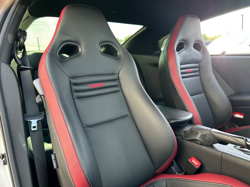 Used 2015 White Nissan Black Edition image 21