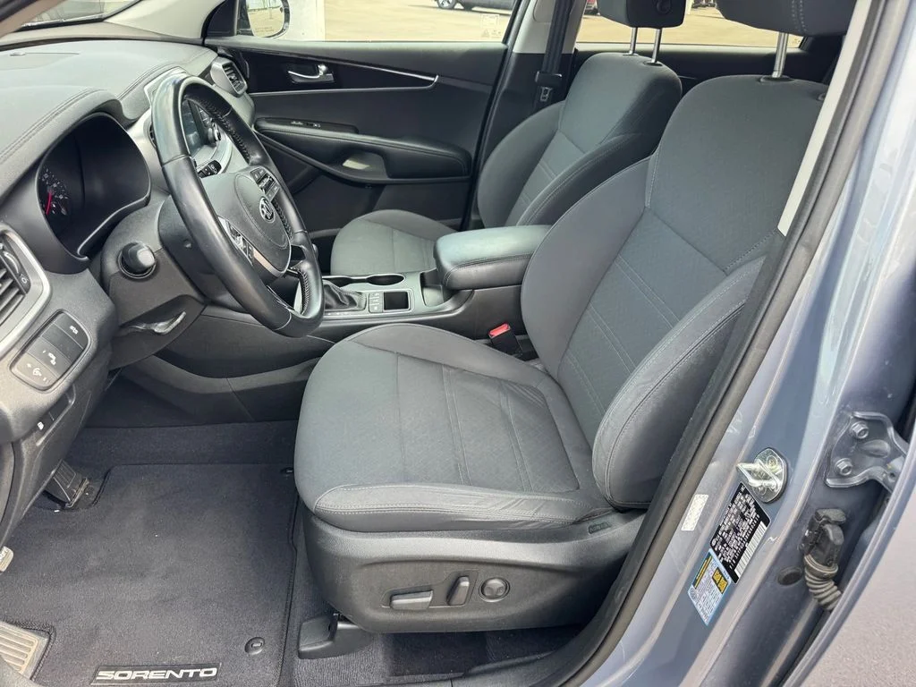 Used 2019 Silver Kia LX image 7