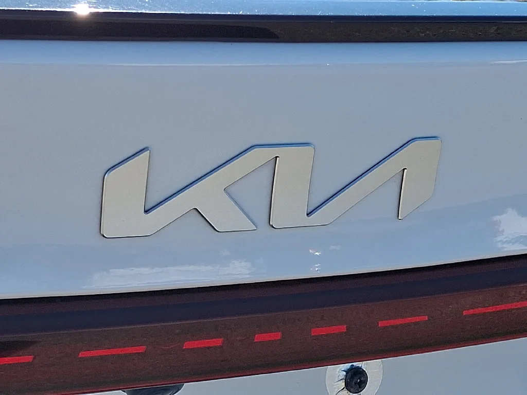 Used 2024 White Kia GT-Line image 32