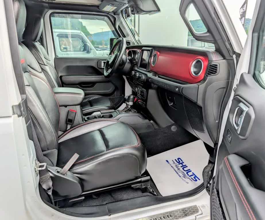 Used 2022 Bright White Clearcoat Jeep Rubicon image 11