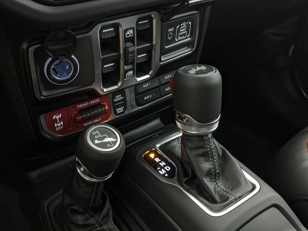 New 2026 Grey Jeep Rubicon - - 4x4 - Nappa Leather - Freedom Top Hardtop - 8- Speed Auto - Remote Start & More! image 19