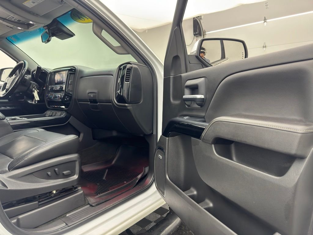 Used 2018 White Frost Tricoat GMC SLT image 33