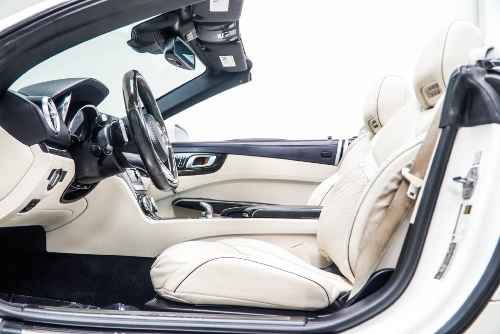 Used 2019 White Mercedes-Benz SL 550 image 42