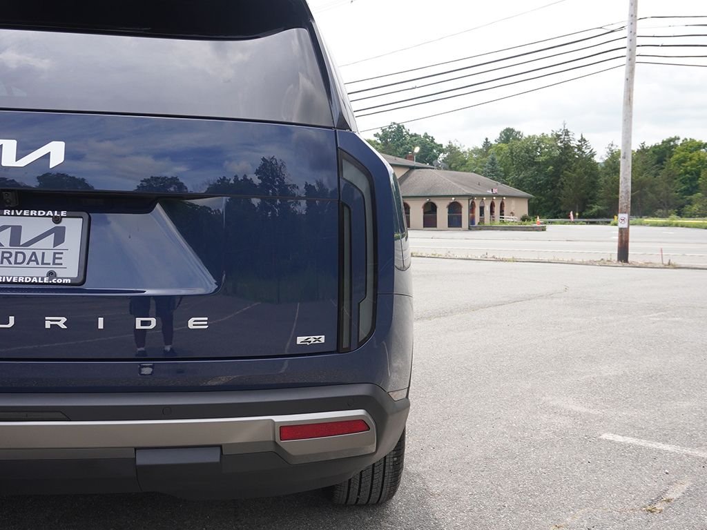 Used 2027 Black Kia S image 17