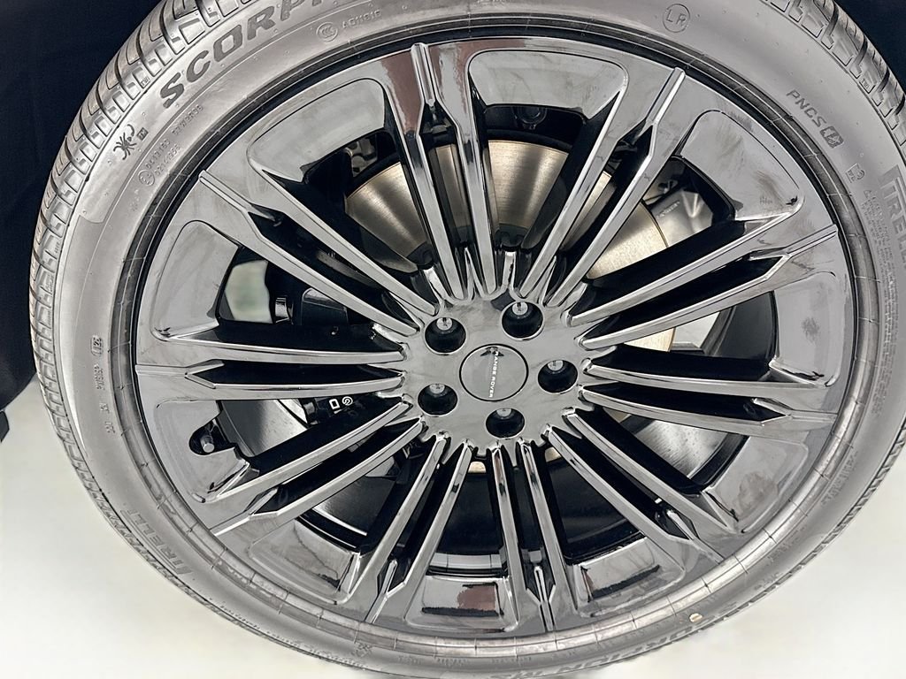 New 2026 Borasco Grey Land Rover Dynamic SE image 31