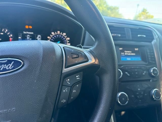 Used 2017 Red Ford SE image 15