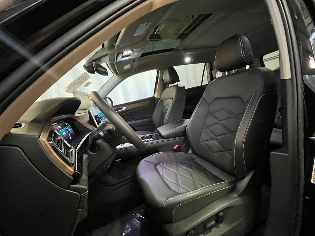 New 2026 Black Volkswagen 2.0T SE w/Technology image 10